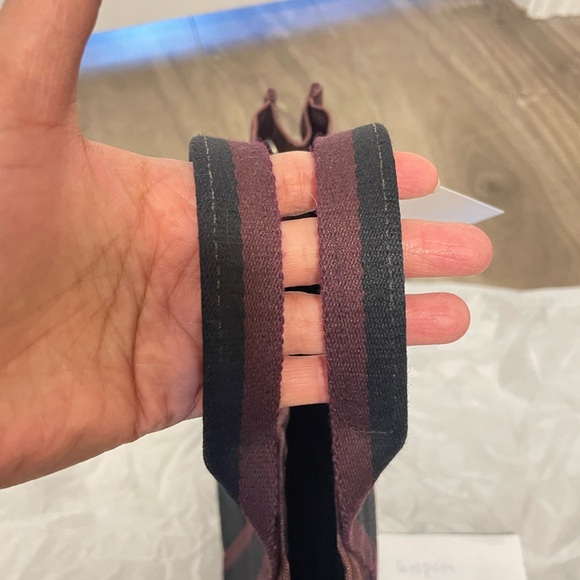 Stylish Black and Burgundy Tote Bag - Picture 5 of 7